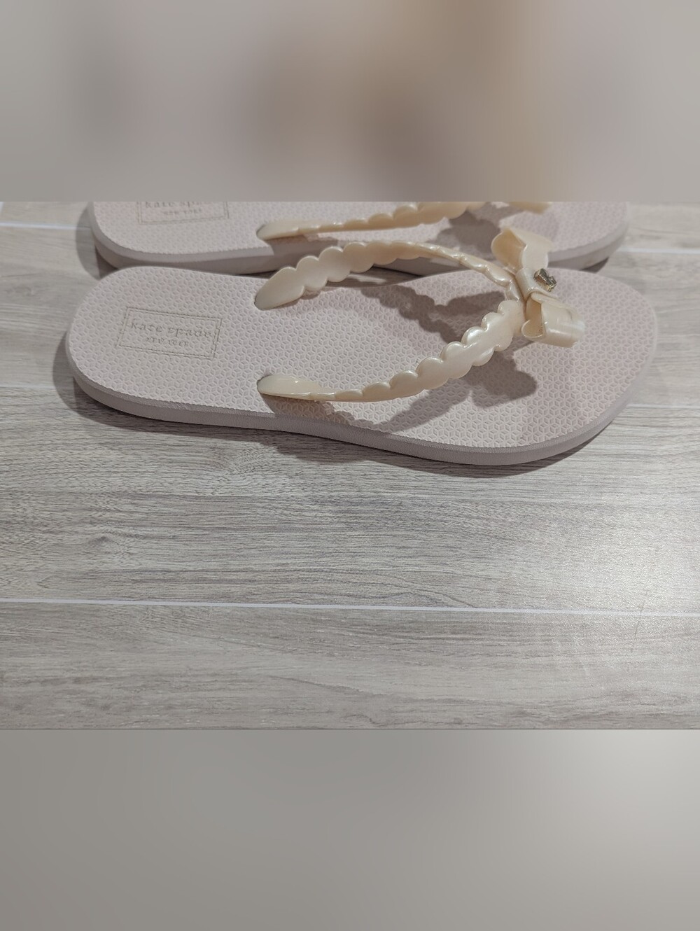 Kate Spade Cream Ivory Nova Scallop Bow Flip Flops Sz 8 *NWOT - Picture 6 of 11
